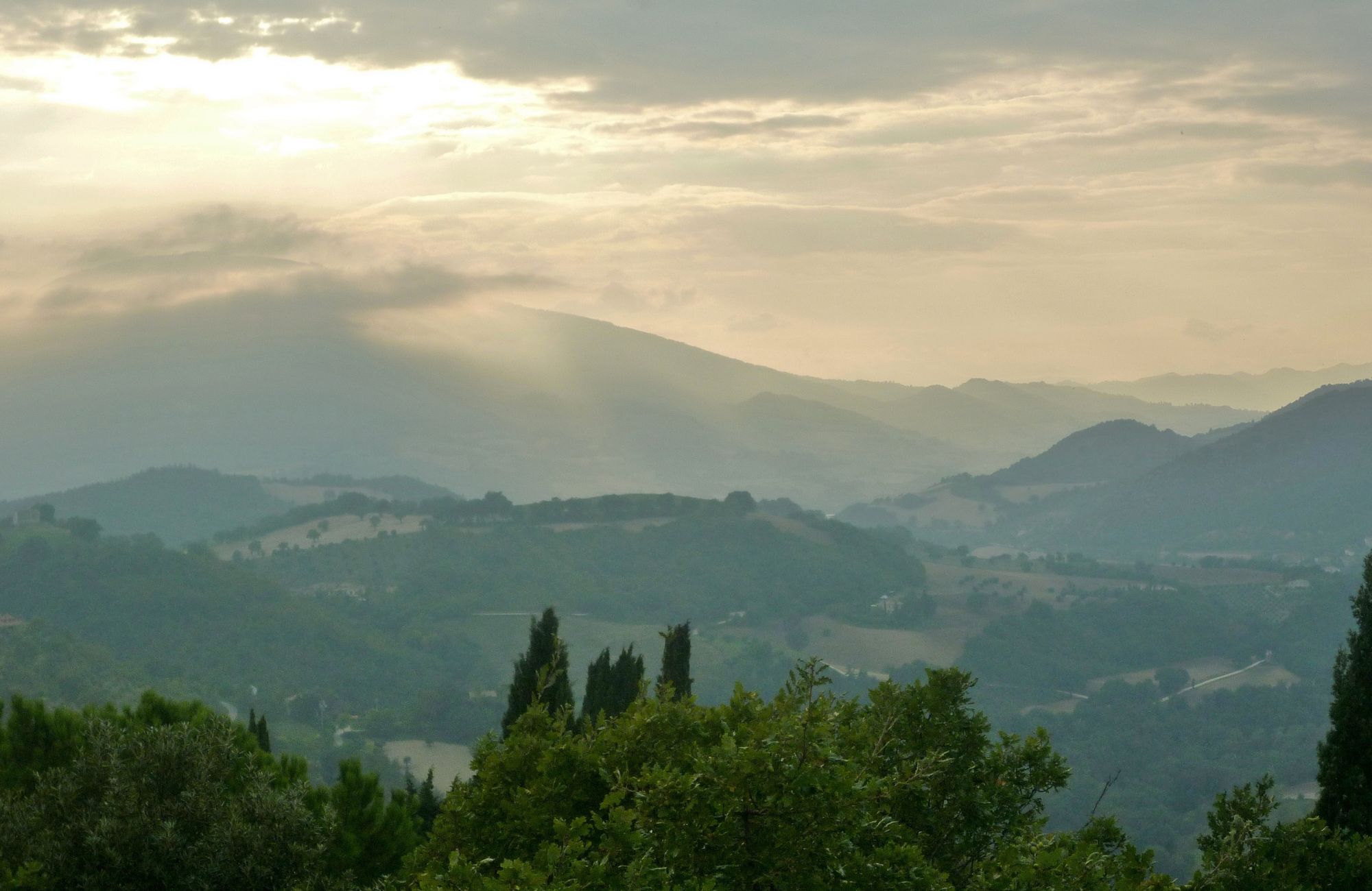 hills in le marche italy